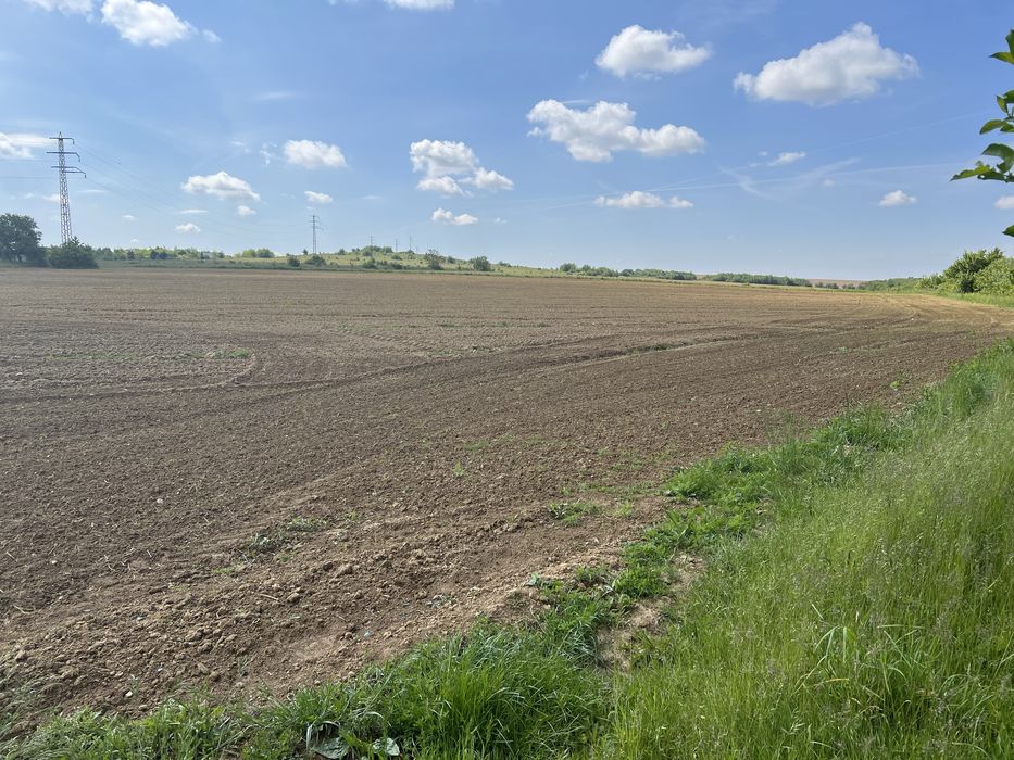 Продаж с/г земель у Середньому