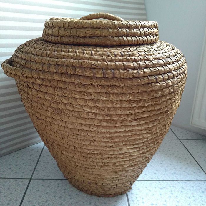 Kosz ze słomy "korobka", ręcznie szyty. Bardzo duży. Stan idealny.