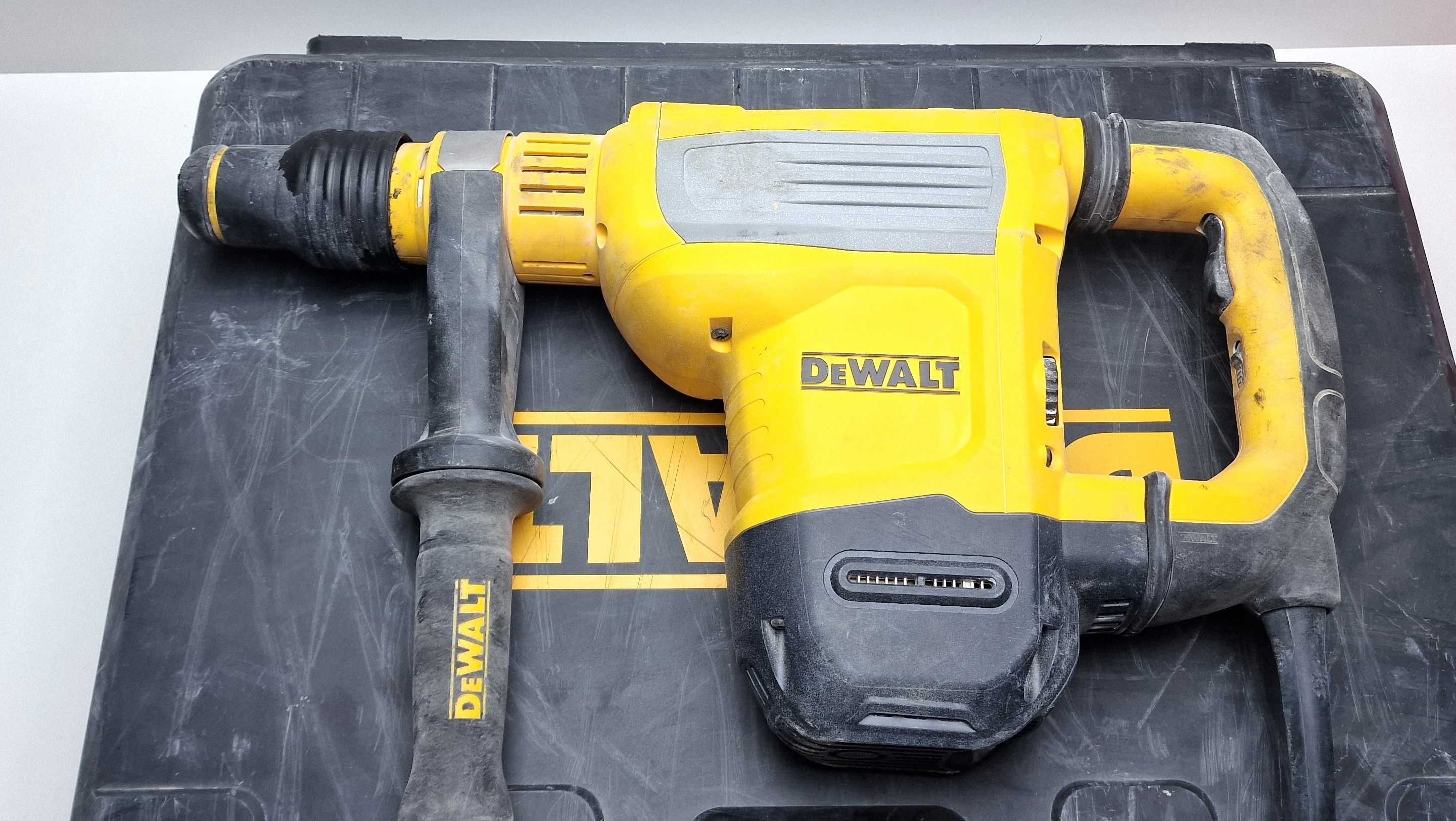 młot udarowy dewalt  D25614K-QS 1300w faktura