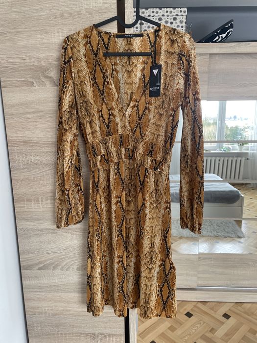 nowa z metką sukienka Guess wężowy wzór krótka długi rękaw