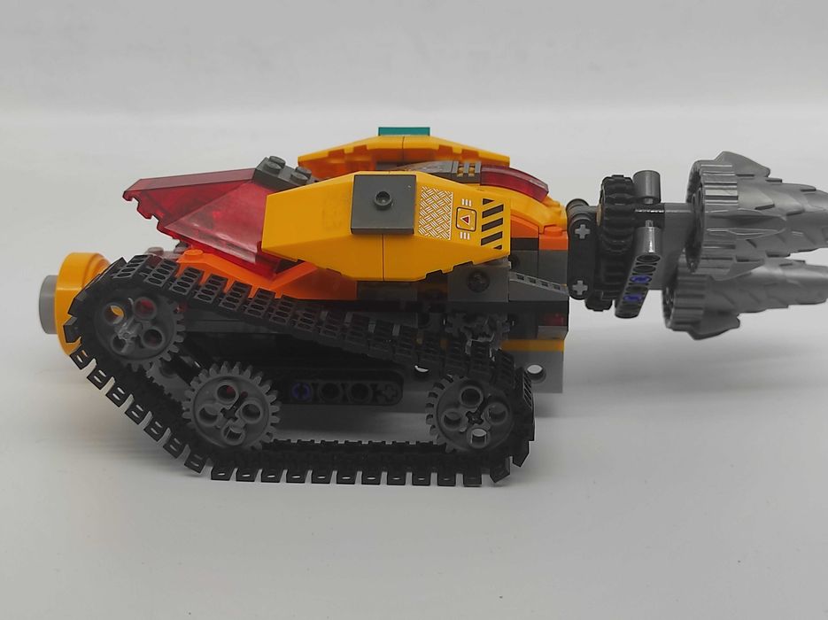 Oryginalne klocki LEGO Ultra Agents Wiertnica 70168  niekompletne #565