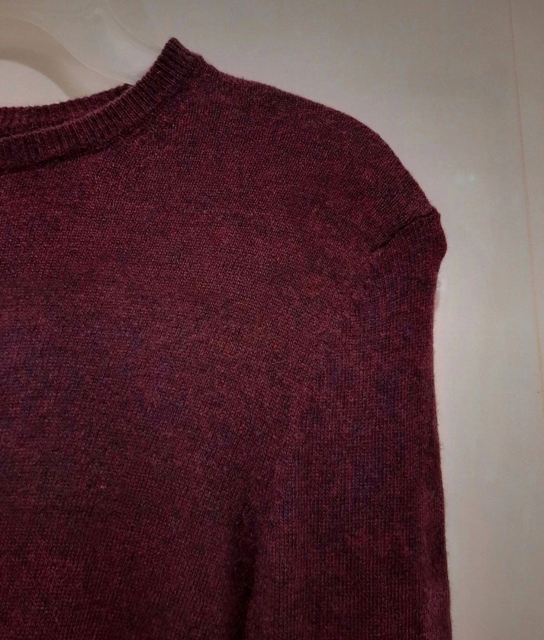 Sweter z wełny i kaszmiru w kolorze wina