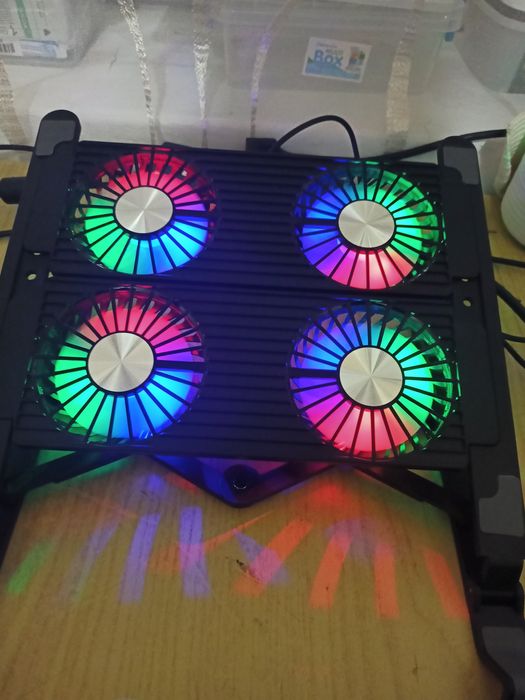 Активне охолодження підставка для ноутбука