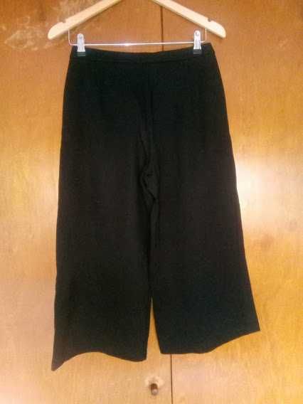Calças/culottes pretas da Stradivarius T. 38 (medidas no anúncio)