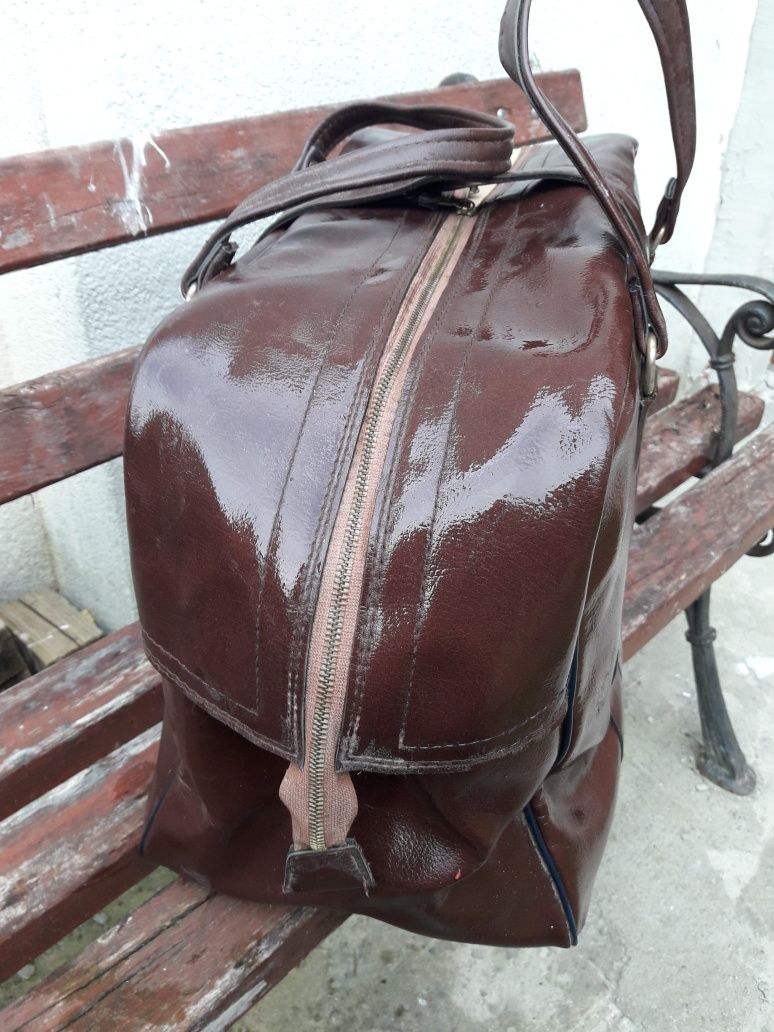 Stara torba podróżna z czasów PRL