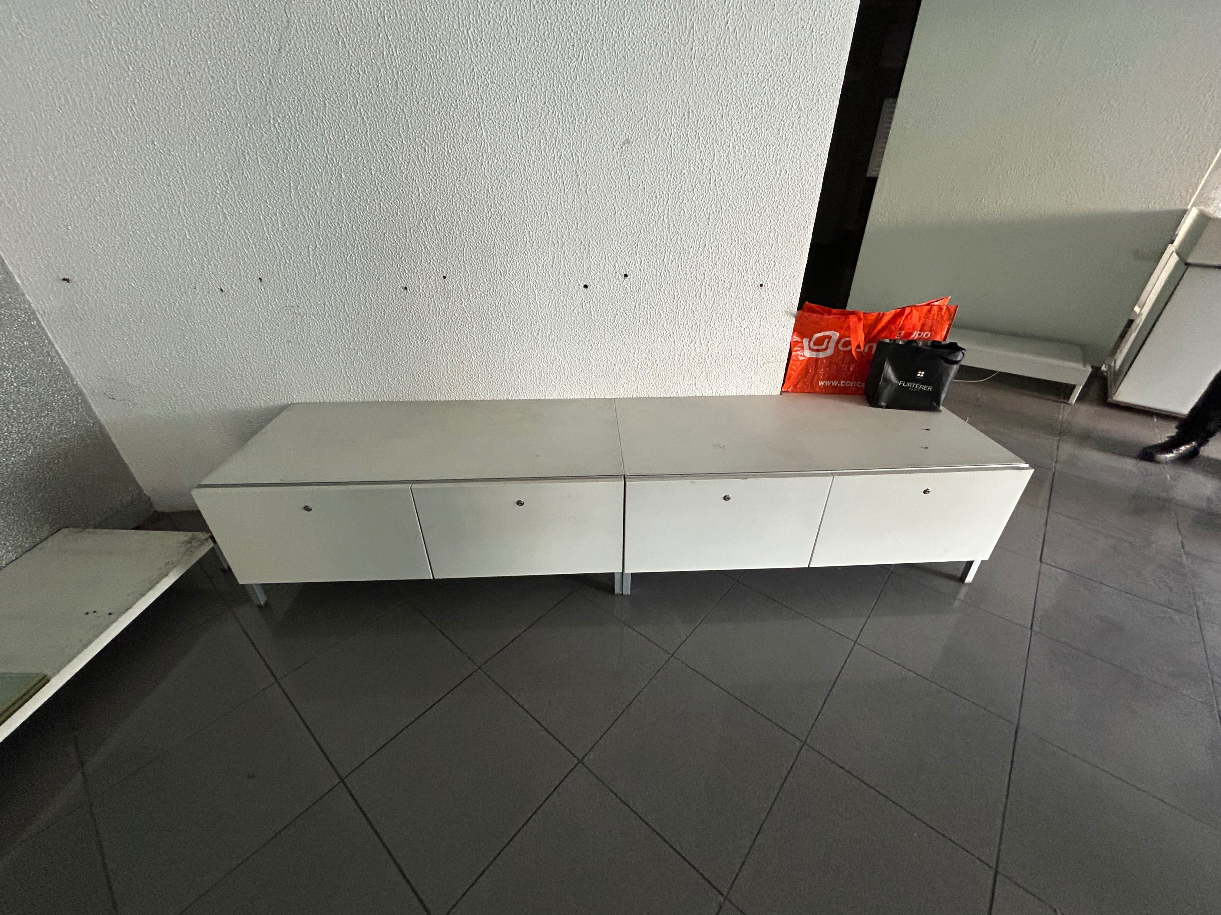 Estantes e prateleiras modulares