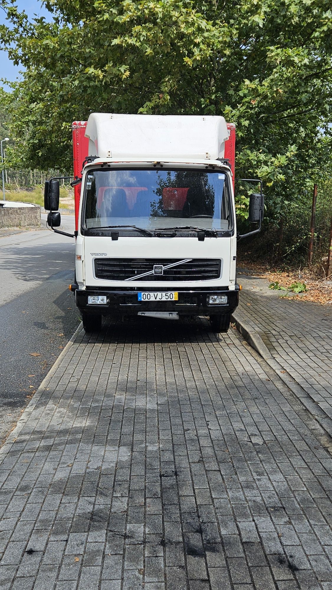 Volvo FL6 180 ano 2003