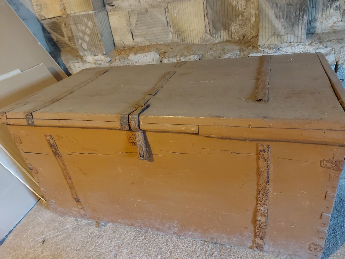Skrzynia kufer drewniany stary