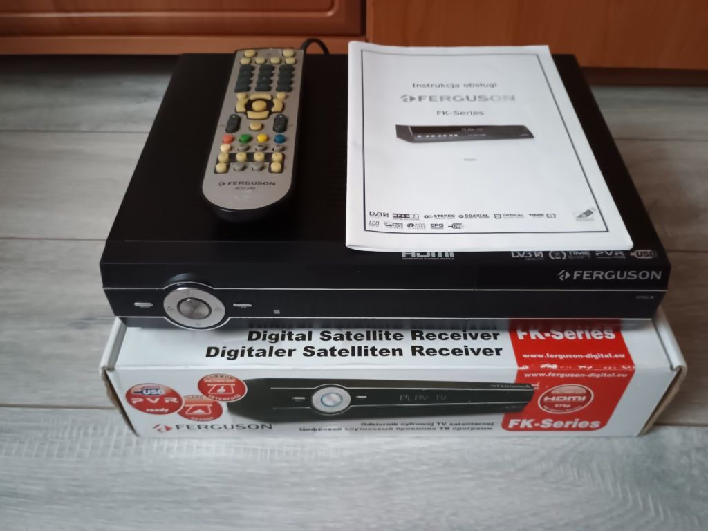 Dekoder cyfrowej telewizji satelitarnej Ferguson FK7900 UCI