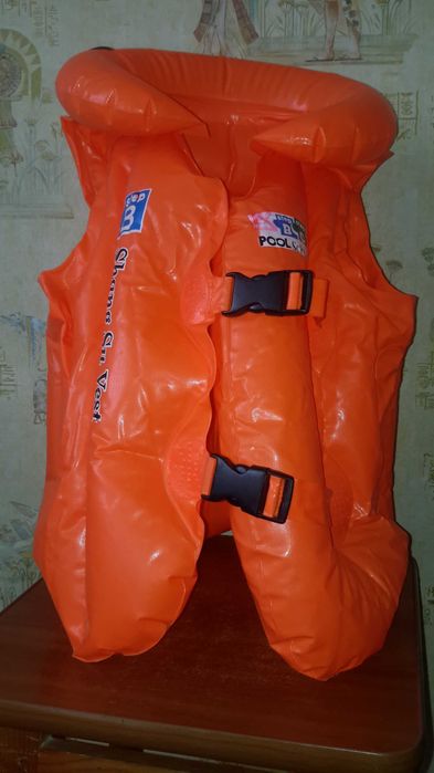 Надувные два матраца СССР, два жилета, налокотники, бассейн