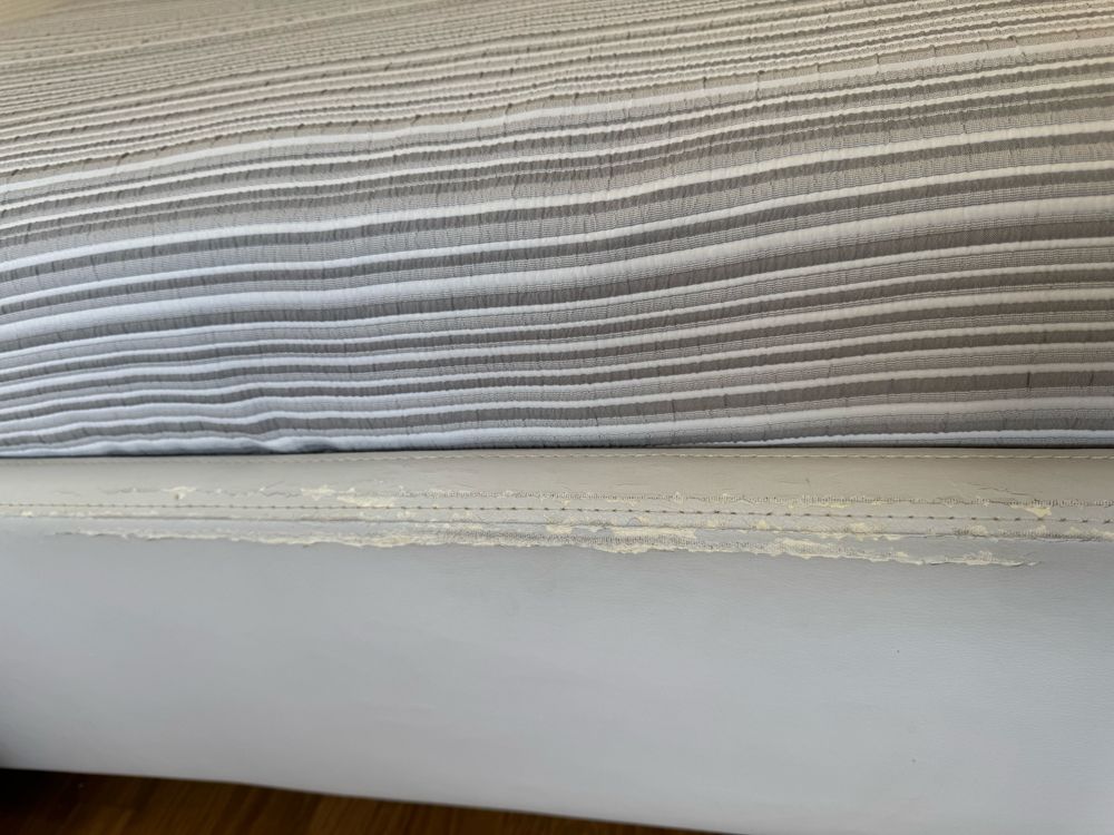 Cama de casal 150x190 c/ 2 mesas cabeceira
