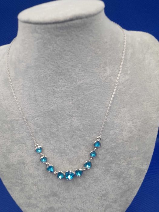 nowy  naszyjniczek z błękitnymi cyrkoniami