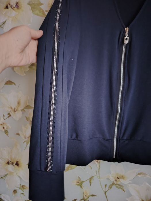 Кофта трикотажная на змейке с лампасами стразы 50-52 р