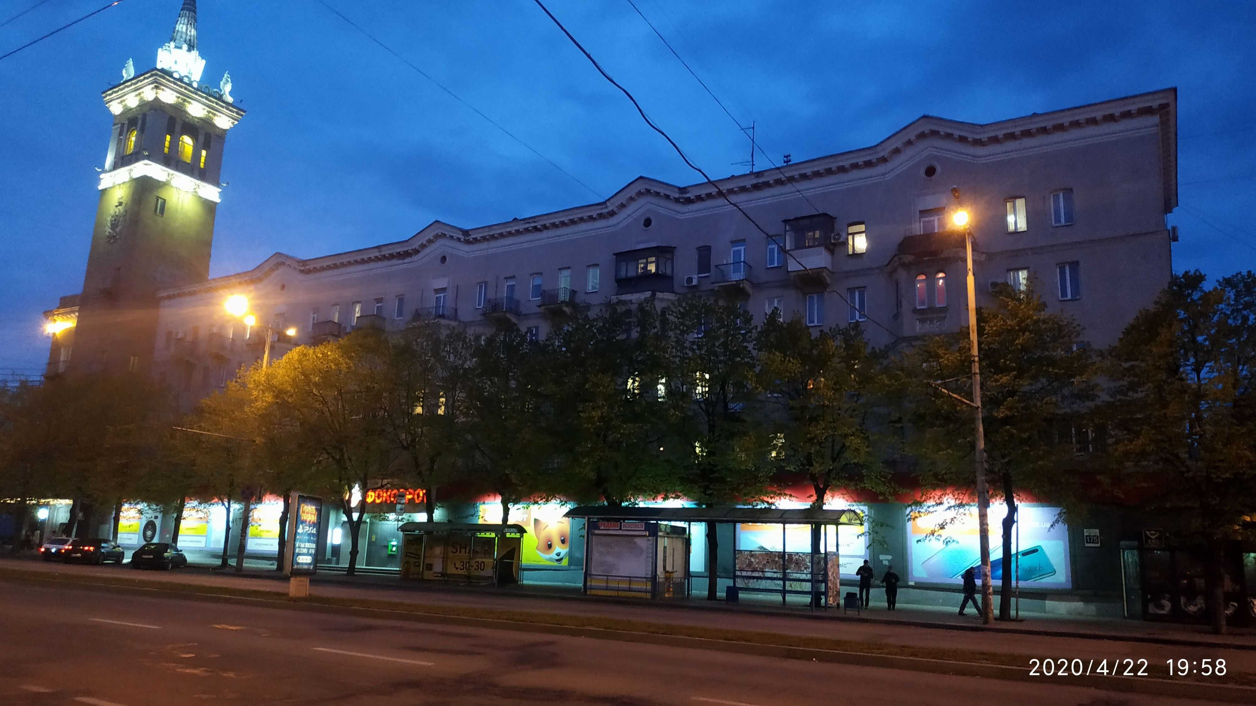 Кв.-студія люкс центр, перетин пр.Соборного і  Металургів, 3 лікарня