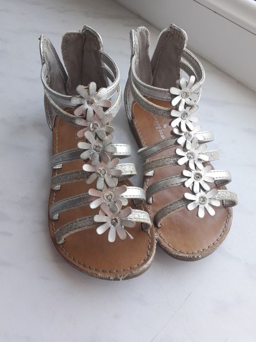 Босоніжки на дівчинку