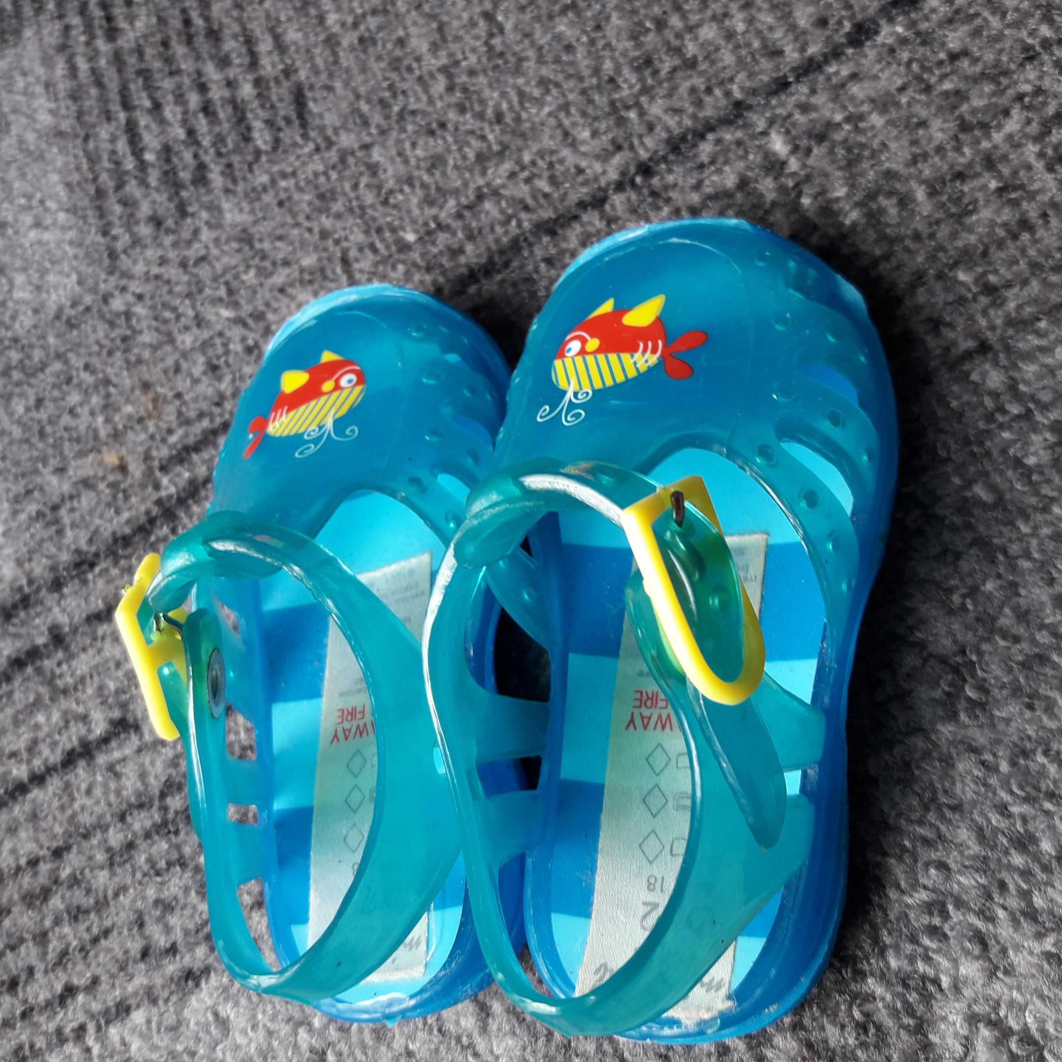 Sandałki Mini Club na lato lub nad wode na stope 10.5 cm  rozm. 18