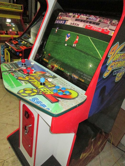 Maquina com jogo de futebol ano 1998 como nova original