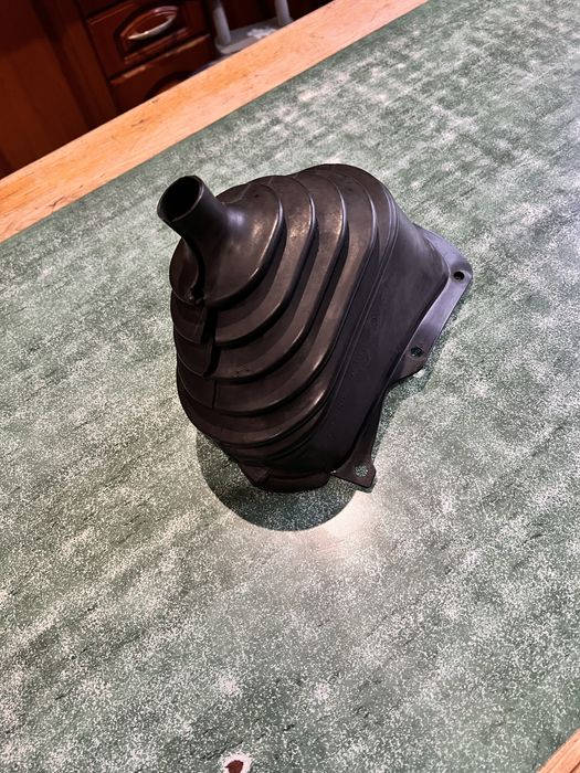 Пильник на рульову тягу на Audi А6 С4