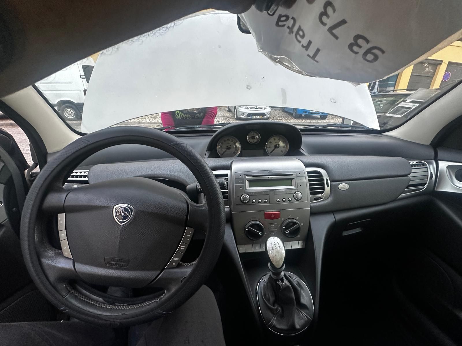 Lancia ypsilon  2
