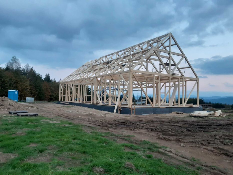 Domy szkieletowe wycięte CNC - konstrukcje drewniane - drewno KVH C24