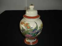 Pote em porcelana de fabrico Japonês.