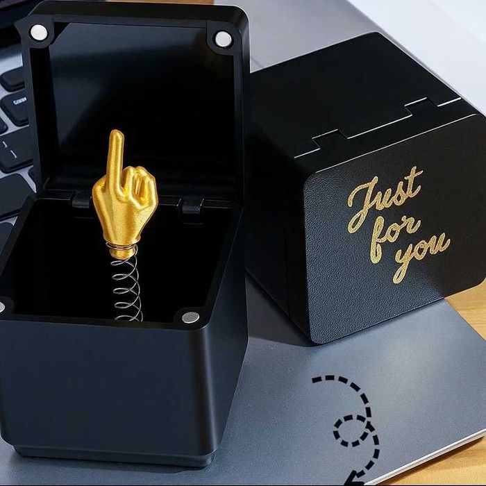 Śmieszny prezent żart – pudełko z wyskakującym palcem, nowe