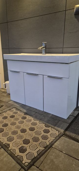 Szafka wisząca z umywalką