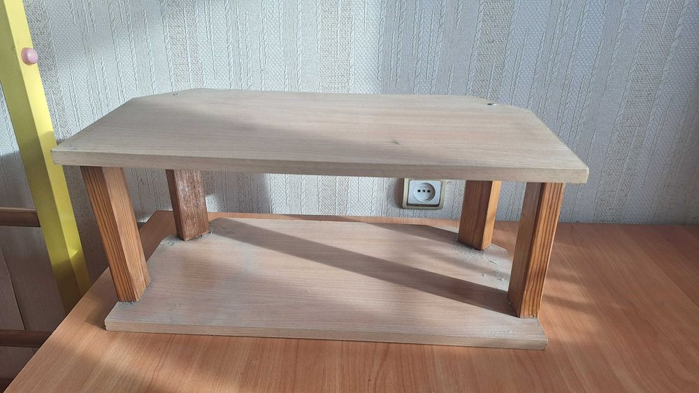 Навісні книжкові полиці