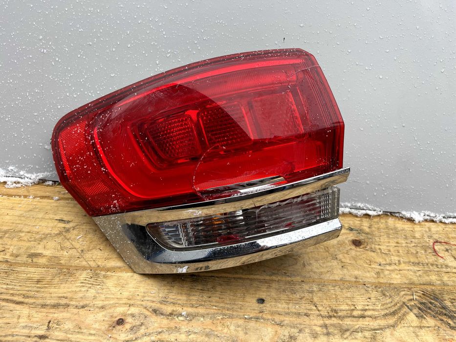 Lampa lewy tył w błotnik Jeep Grand Cherokee IV WK2 16r Lift