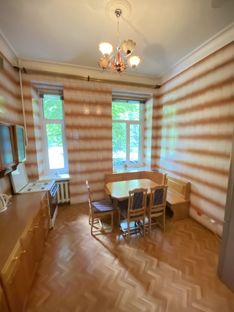 Продам 4-ком квартиру, центр, Інституцька 20/8, Липки, Шовковична