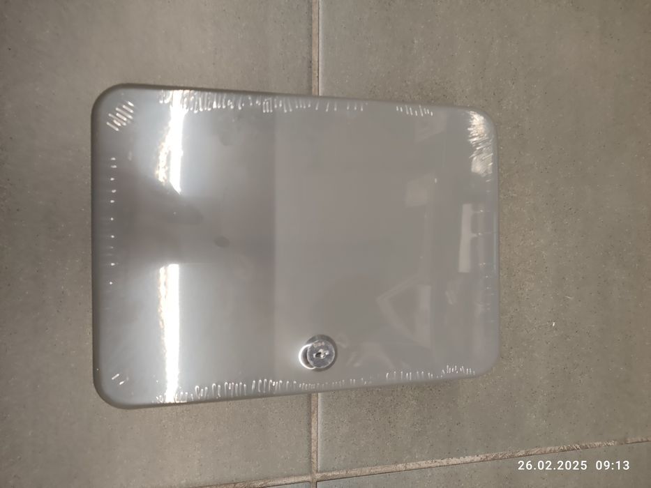 Nowa szara metalowa szafka na klucze