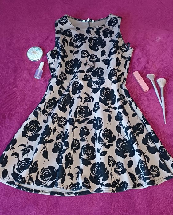 Плаття з квітами без рукавів , блузка з квітами відкрииі плечі