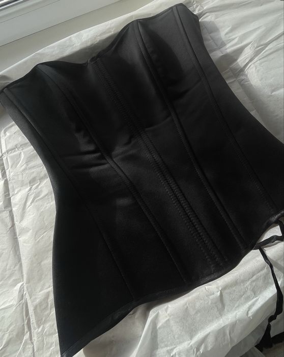 Корсет чорний на завязки , дуже елегантний