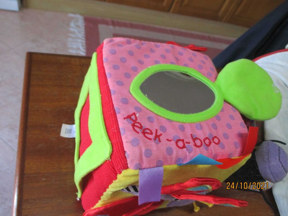 Cubo de atividades para bebe