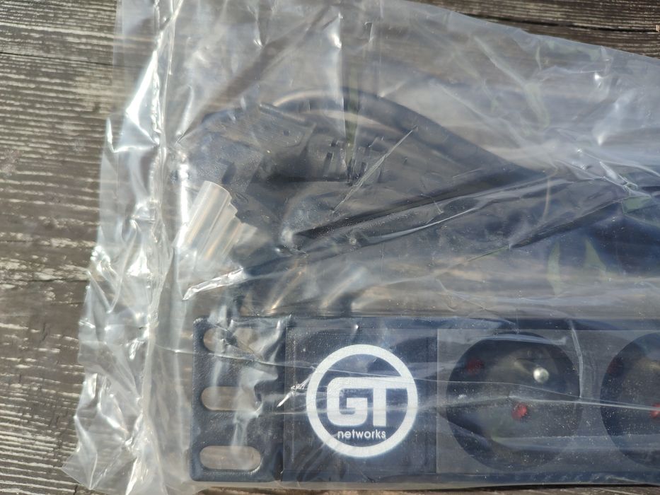 Listwy zasilające  19" dwie sztuki