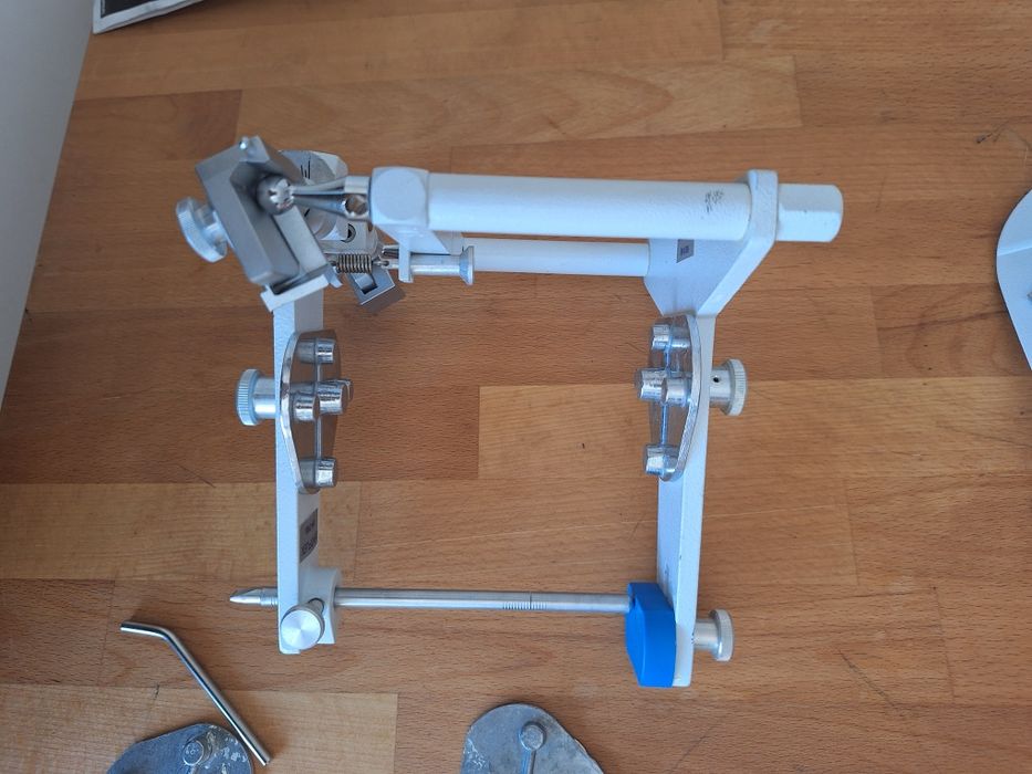 Articulador dentário tipo arcon + arco facial