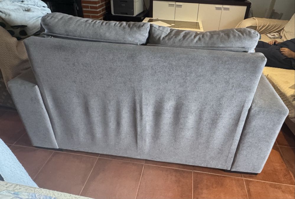 Sofa tecido cinzento