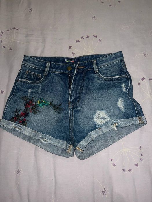 Джинсові шорти з вишивкою