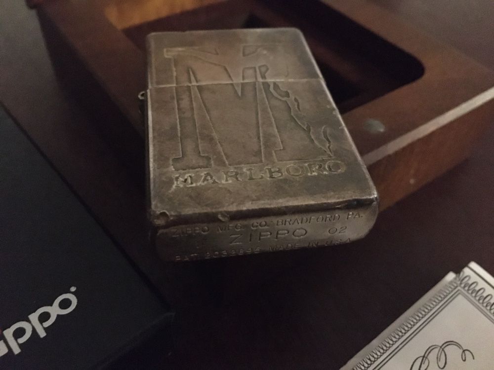 Isqueiro Zippo (edicao especial marlboro)