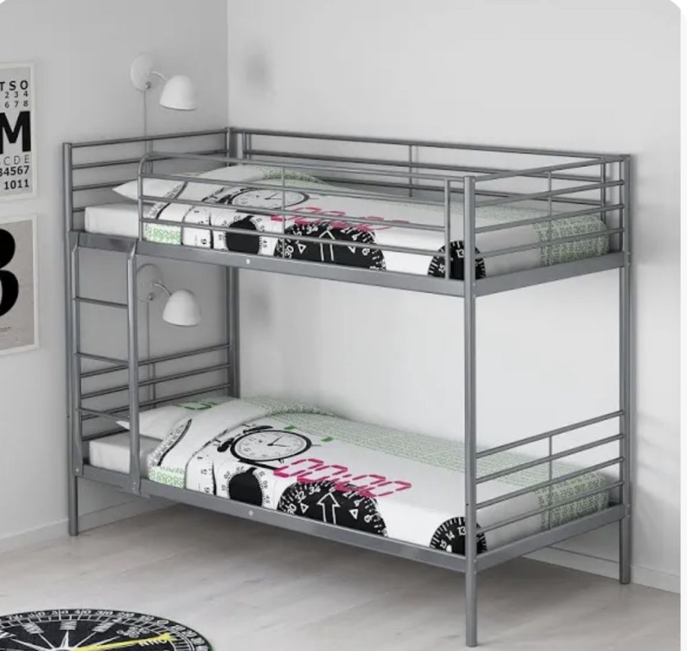 Łóżko piętrowe metalowe SVÄRTA z IKEA