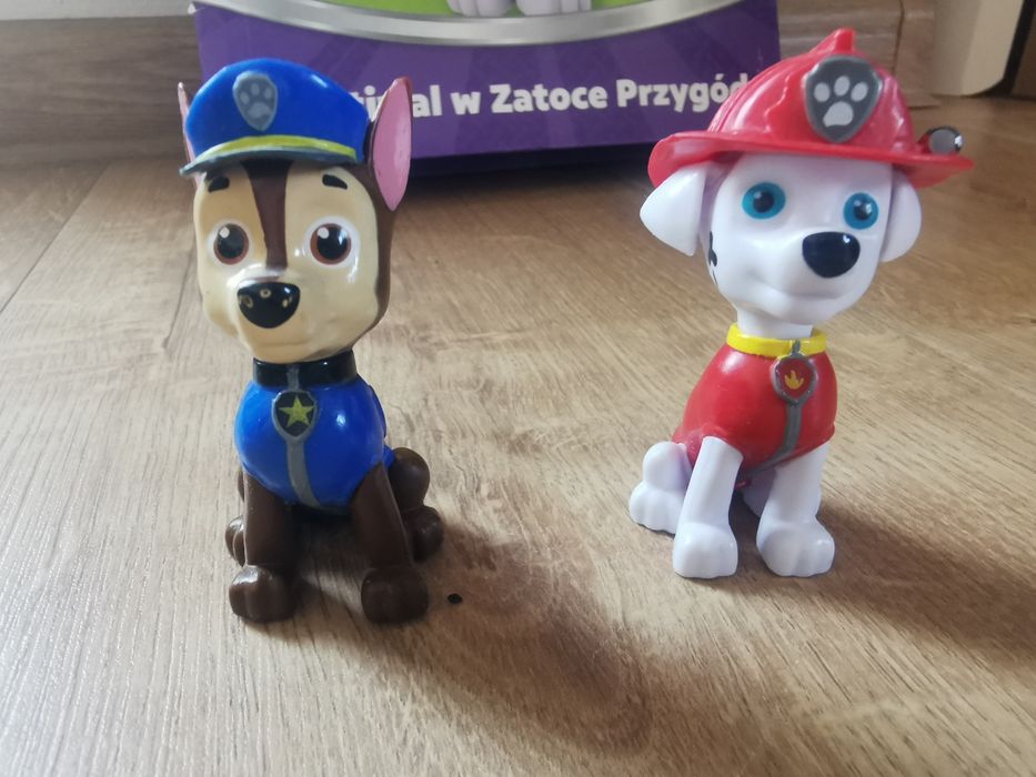 Psi patrol, książeczka z figurkami plus 2 figurki gratis