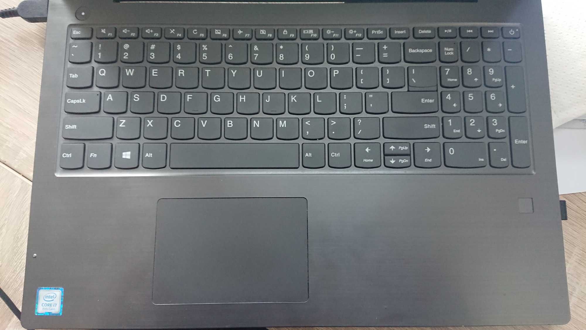 lenovo v330-15ikb  i7 8gen   ddr4 12GB / ssd 256 GB