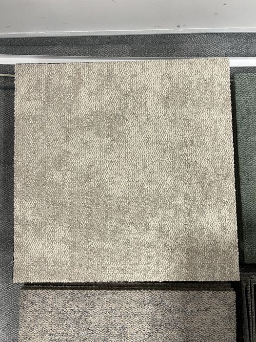 Nowe płytki dywanowe Interface – różne modele, 34,5 m²