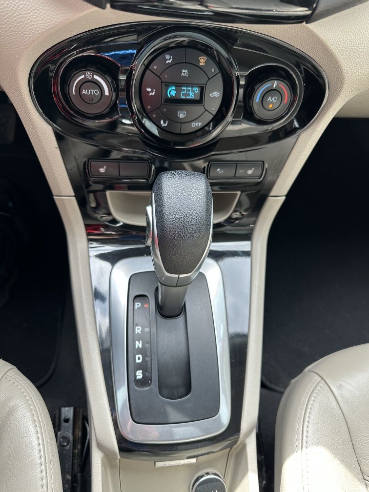 Ford fiesta TITANIUM
