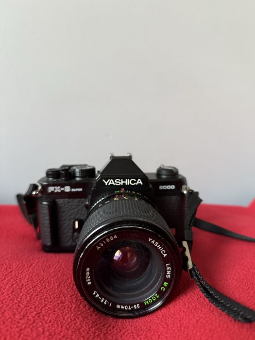 Vintage analogowy aparat Yashica FX-3 Super