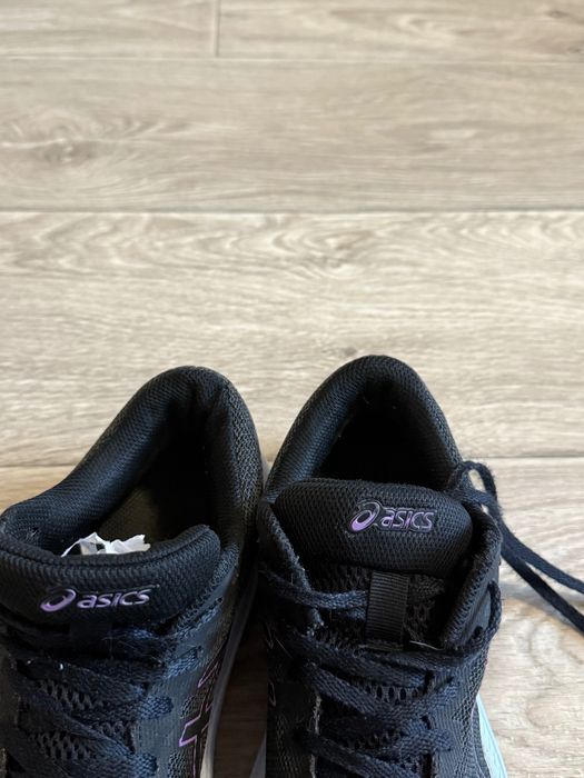 Кросівки asics для зала