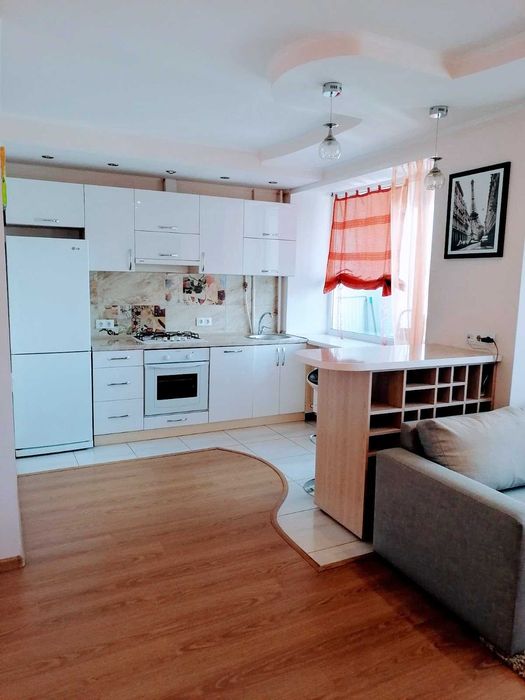 Центр. Володимирська вул, 73. Авторский дизайн. Світла,сучасна,стильна