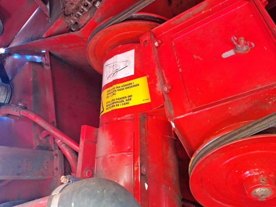 Комбайн Massey Ferguson 16