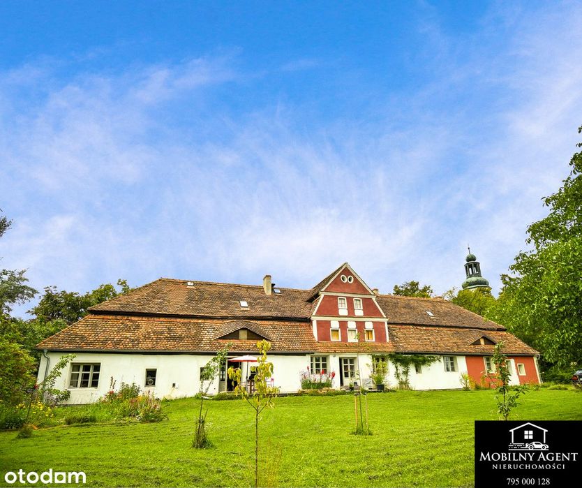 Zabytkowy Dworek z 1765 roku po generalnym remoncie – Broniszów