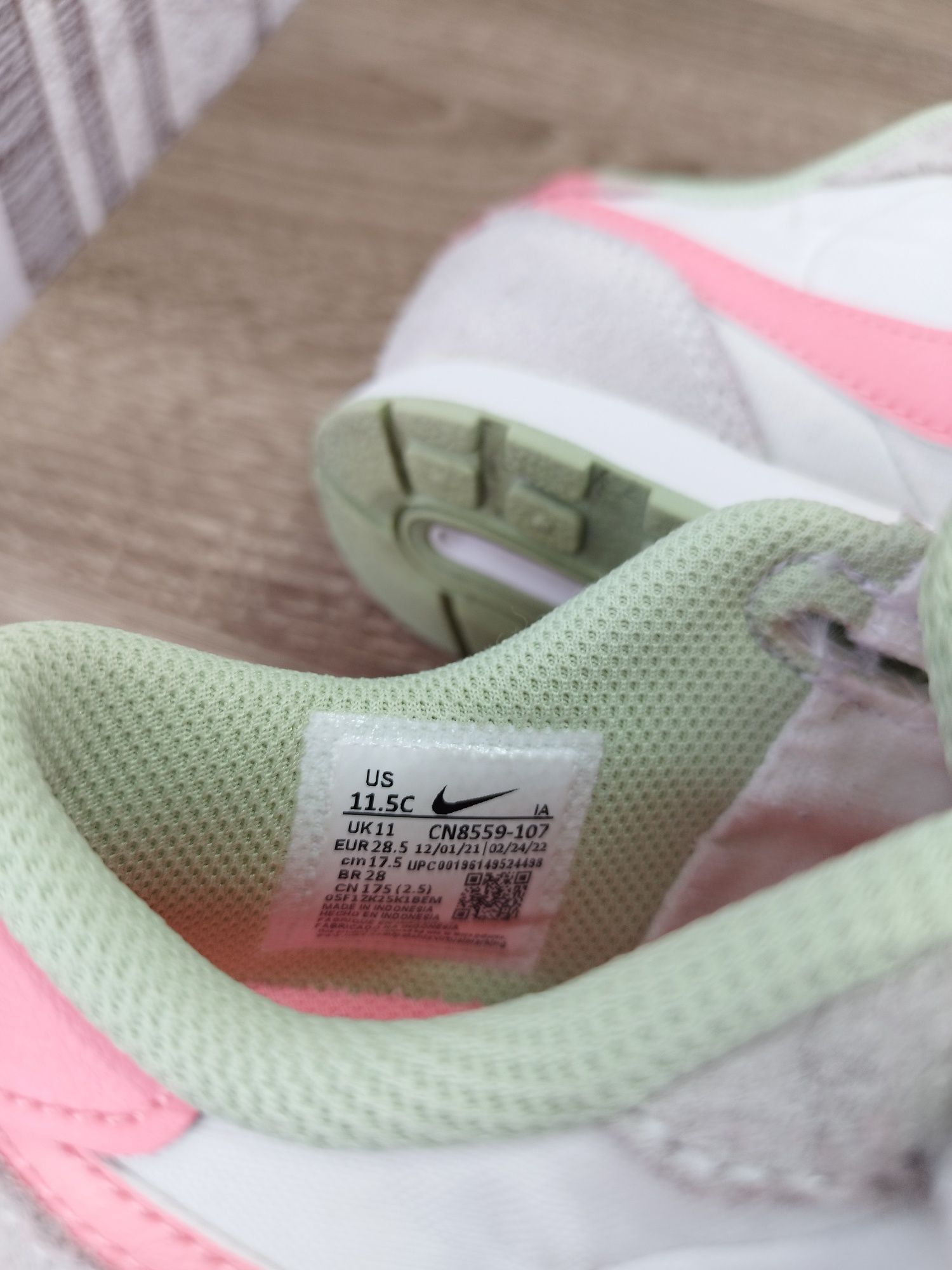 Nike детские оригинальные кроссовки 28.5